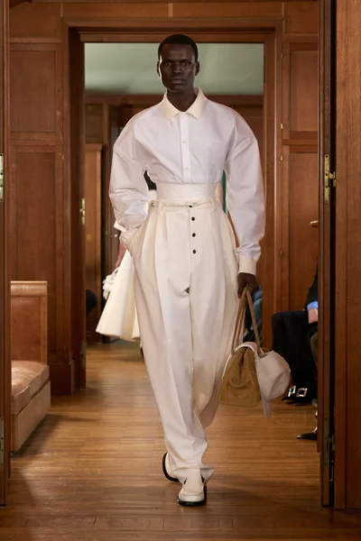 Look 13